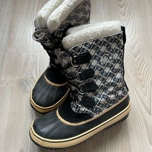 Sorel Women’s caribou Winter Boots - Size 8 / EU 39